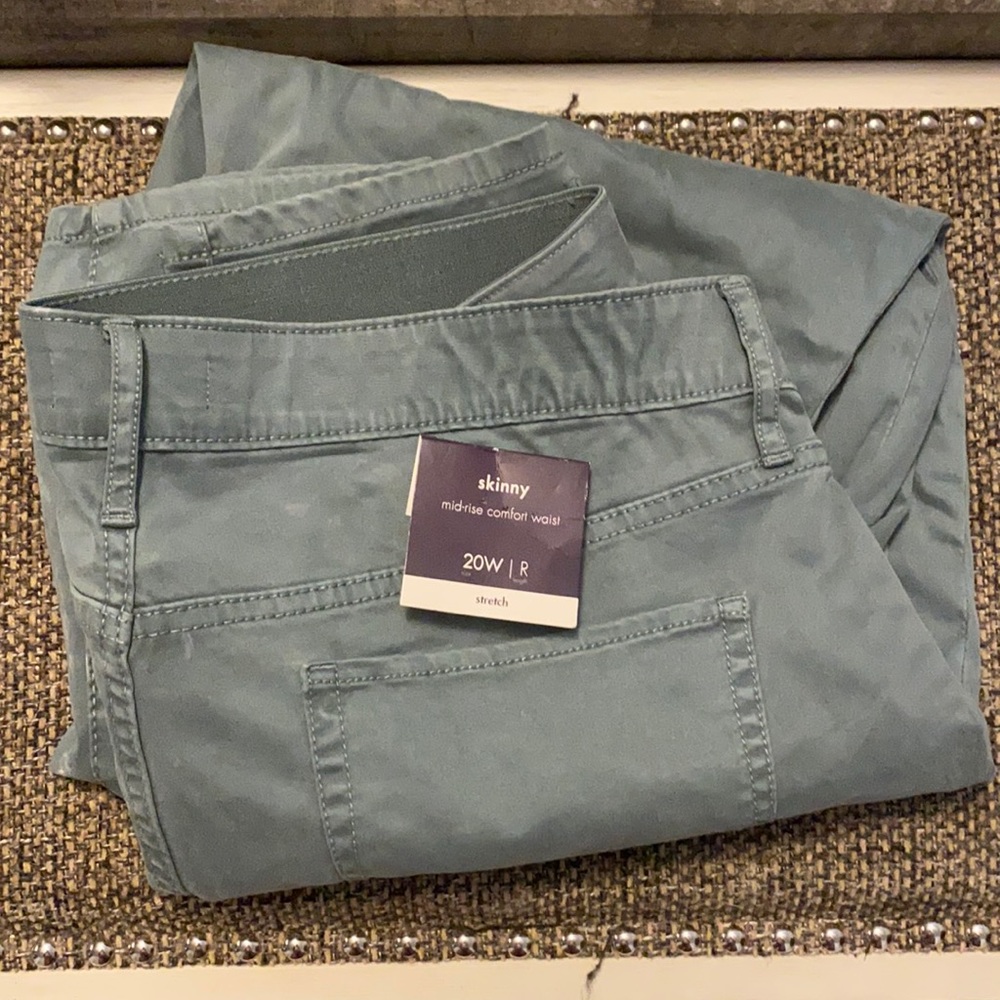 Plus size skinny pants - Picture 1 of 3